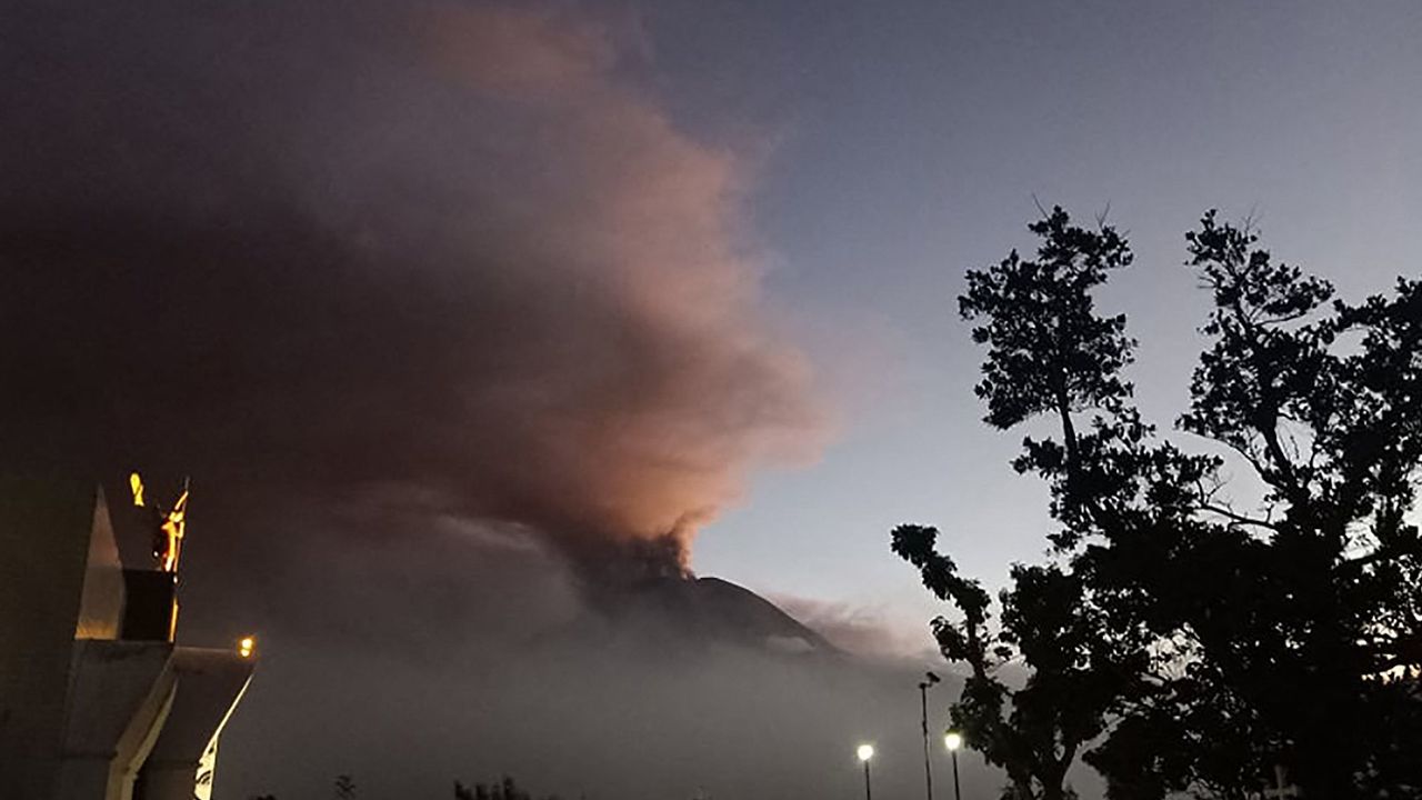 İkinci Patlama İle Volkan Külleri Filipin Kasabalarını Örttü