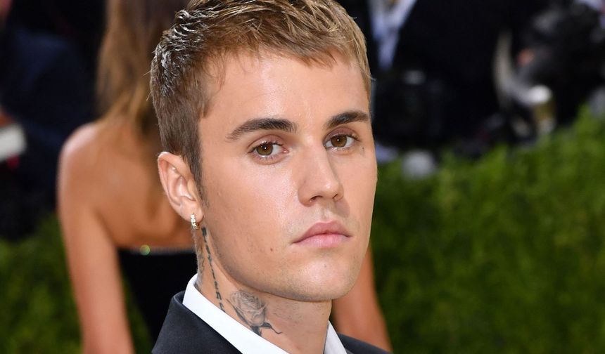 Justin Bieber Yüzünü Felç Eden Bir Hastalık Olduğunu Söyledi
